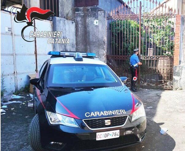 Catania, ruba matasse in acciaio in una fabbrica di botti: 47enne arrestato in flagranza