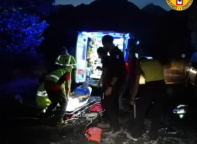 Etna, soccorsa una escursionista infortunata: in località Acqua Rocca di Zafferana Etnea