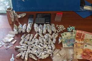 Catania: “Mbare ci su’ amici” e consegnavano la droga. Fratelli spacciatori in manette