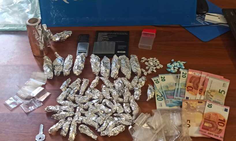 Catania: “Mbare ci su’ amici” e consegnavano la droga. Fratelli spacciatori in manette