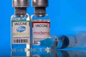 Usa, verso la terza dose di vaccino per gli ‘over 65’: Pfizer e Moderna meno efficaci dopo 6 mesi