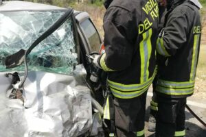 Ramacca, incidente mortale sulla ‘statale’ 288: scontro tra due auto. C’è anche una donna ferita