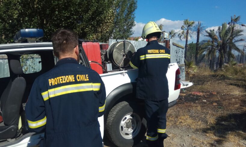 Incendi, in Sicilia squadre della Protezione Civile da tutta Italia: stamattina vertice a Catania