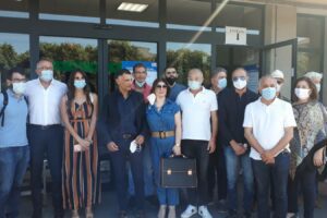 Paternò, flash-mob di Pd e M5S in ospedale per far tornare i medici al Pronto Soccorso: “L’Asp emetta bando per posti vacanti”