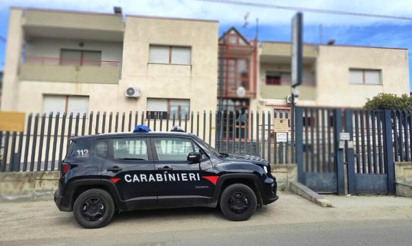 Raddusa, compra piscina su Internet a prezzo scontato: casalinga 41enne truffata