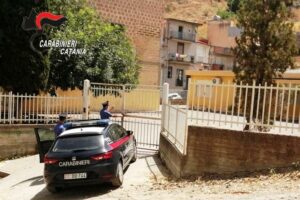 Palagonia, a spasso per il paese anziché ai domiciliari: due fratelli arrestati
