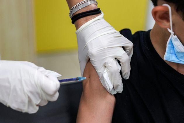 Biancavilla, molti giovani non vaccinati tra i 13 positivi. Il sindaco: “Immunizzatevi”