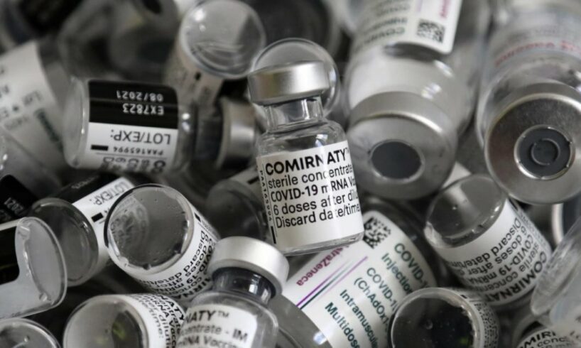 Germania, infermiera della Croce Rossa ha vaccinato con acqua oltre 8 mila persone: è una ‘no vax’. Arrestata