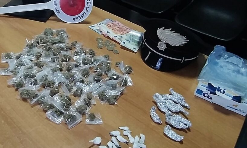 Catania, due giovani pusher si nascondono in casa della vicina prima dell’arresto