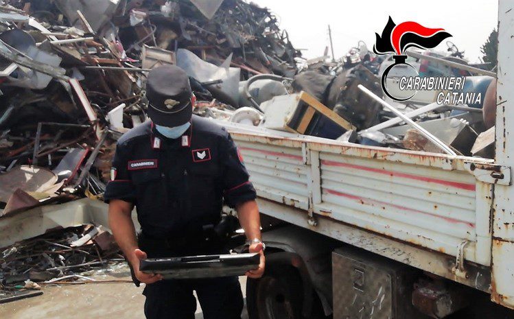 Catania, 3 denunciati per violazioni ambientali: in una discarica sversavano rifiuti speciali