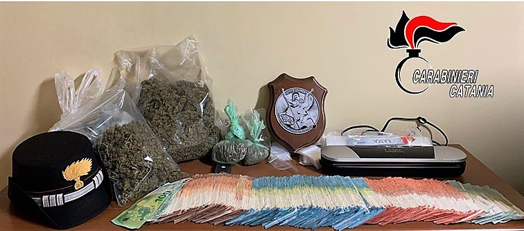 Catania, il corriere della droga consegnava a domicilio la droga in sella a una E-Bike City