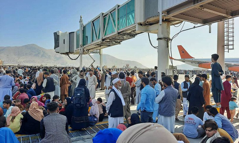 Ponte aereo da Kabul a Roma. Guerini: “Evacuare chi ha collaborato con l’Italia”