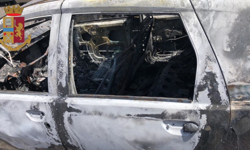 Adrano, incendia la propria auto in via Rocca San Leo: “L’ho fatto perché ero nervoso”
