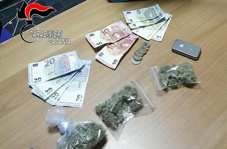 Catania, controllano il fratello e poi arrestano lui per detenzione di sostanze stupefacenti