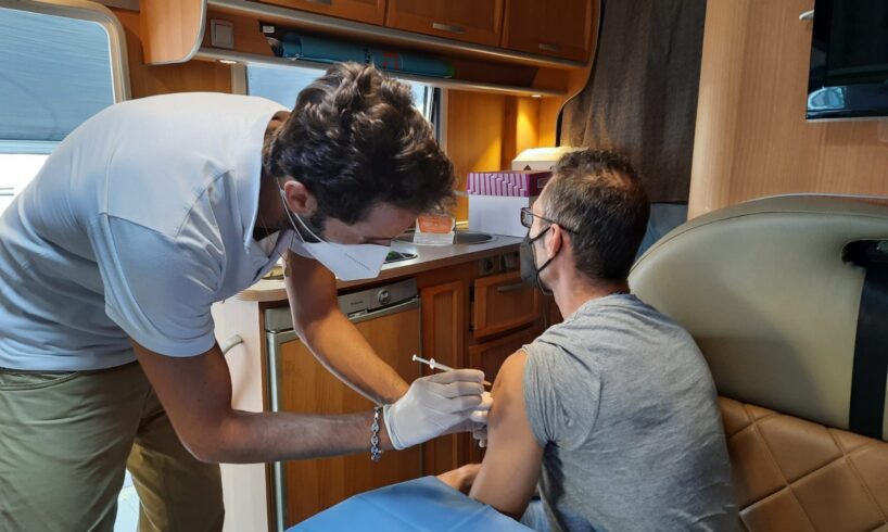 Covid, il 24 e 25 vaccinazione di prossimità al centro ‘Porte di Catania’: stasera ad Acireale in piazza Duomo