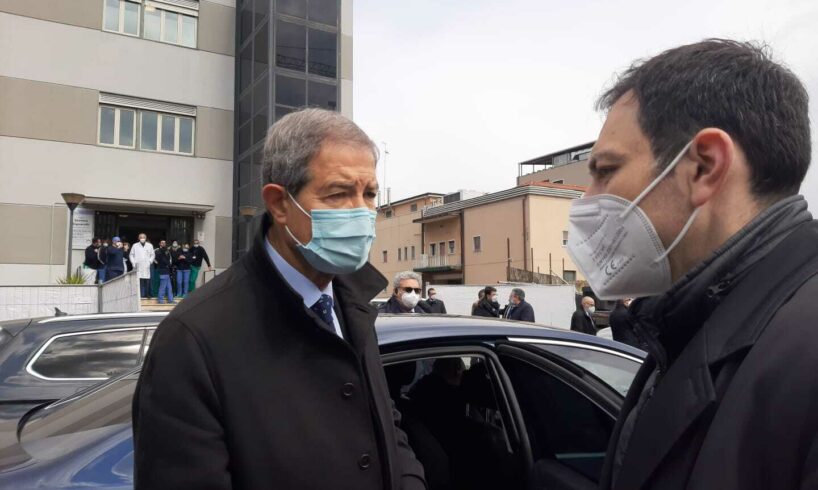 Covid, ordinanza di Musumeci per restrizioni in 55 comuni a bassa percentuale di vaccinati: 15 nel Catanese - L’ELENCO