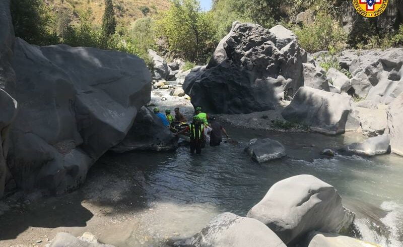 Turista in salvo lungo le Gole dell’Alcantara: intervento del Soccorso Alpino