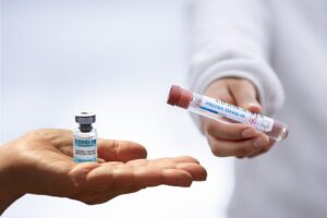 Biancavilla, oggi vaccinazione nella scuola ‘Antonio Bruno’. A Paternò, Belpasso e Motta positivi in aumento