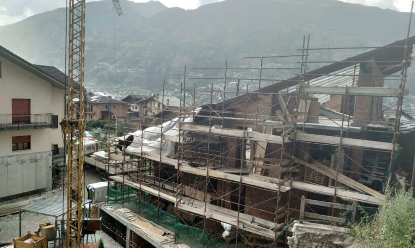 Val d’Aosta, incidente sul lavoro: titolare e dipendente di un B&B schiacciati da una lastra di cemento