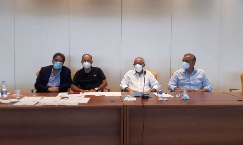 Covid, l’unione (di sindaci, medici e Asp) fa il vaccino: nuovo impulso ai comuni del Catanese con pochi immunizzati