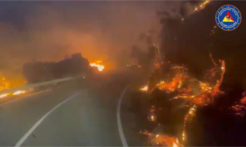 Brucia la pineta di Linguaglossa. Il sindaco: “Al lavoro oltre 100 uomini e 30 mezzi” (VIDEO)