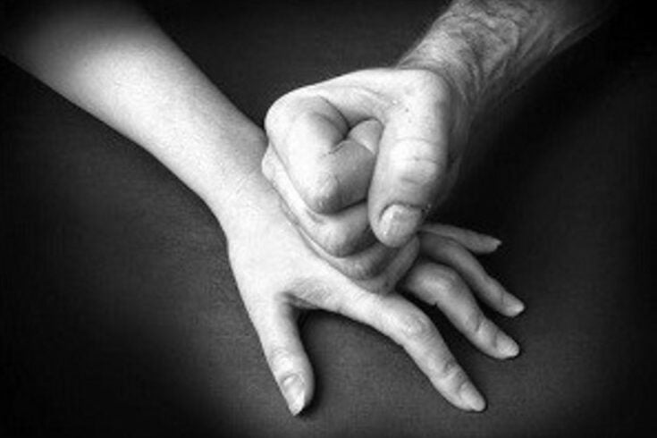 Palagonia, per comprare la droga chiede alla moglie di prostituirsi e ai figli di mendicare: 35enne arrestato