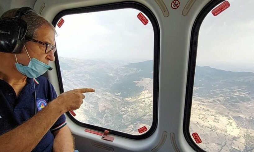 Incendi, governo nazionale nomina Musumeci commissario per l’emergenza: 2 mln per primi interventi