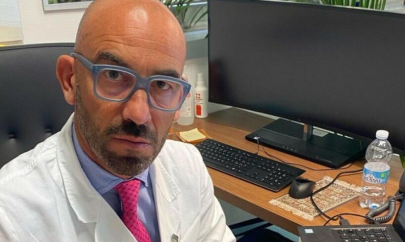 Il virologo Bassetti ancora nel mirino di ‘no vax’ e ‘no green pass’: “Mi chiamano delinquente e ladro”