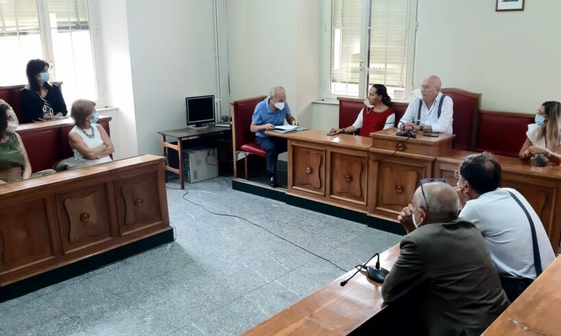 Bronte, l’appello del sindaco a medici e dirigenti scolastici: “Bisogna convincere chi non vuole vaccinarsi”