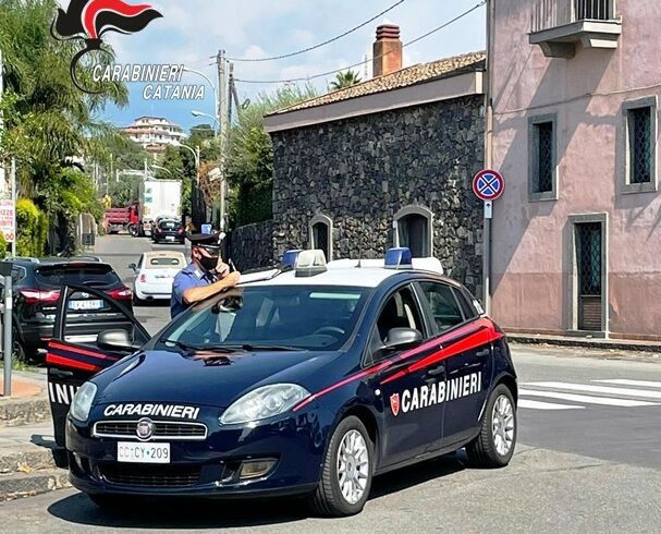 Aci Catena, le ‘avances’ a una donna durante il karaoke scatenano una rissa: 4 denunciati