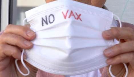 Covid, blitz della Polizia dopo minacce dei ‘No-Vax’: intenti violenti preannunciati su Telegram