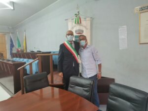 Biancavilla, albanese modello diventa cittadino italiano: il giuramento davanti al sindaco