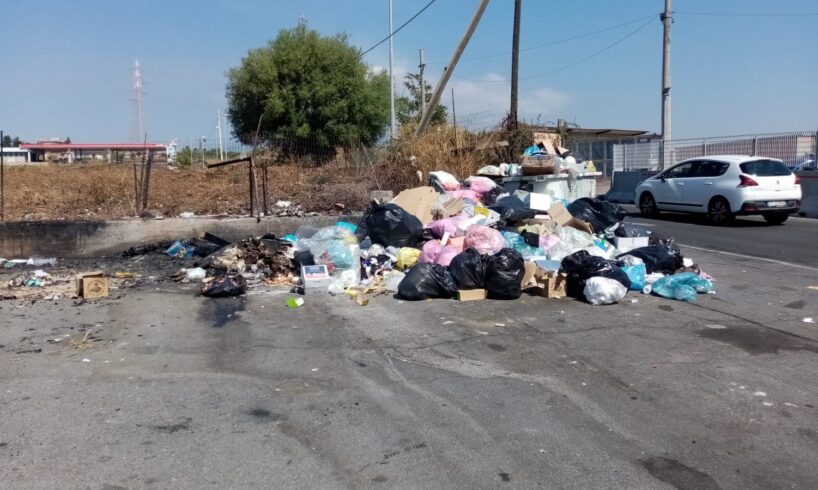 Rifiuti, discarica di Lentini satura: è emergenza. Comuni del Catanese scrivono all’ass. Baglieri