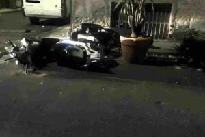 Paternò, scontro tra due scooter: 3 feriti