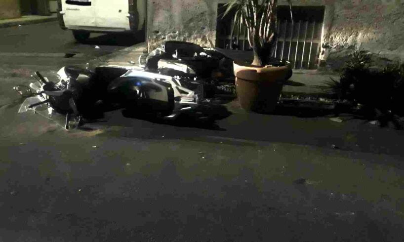 Paternò, scontro tra due scooter: 3 feriti