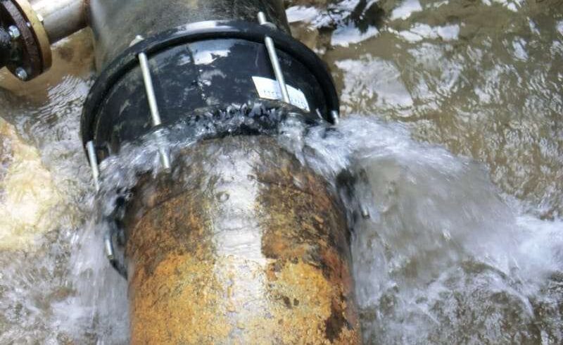 Adrano, un filo d’acqua dai rubinetti: l’Acoset ripara subito il guasto provocato dal maltempo