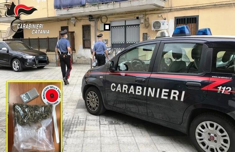 Catania, in casa nascondeva 100 gr di marijuana: 38enne arrestato in flagranza