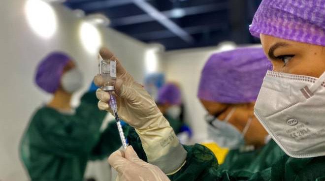 Vaccinazioni in corso a Etnapolis, Biancavilla e Paternò: in Sicilia numero di positivi in calo