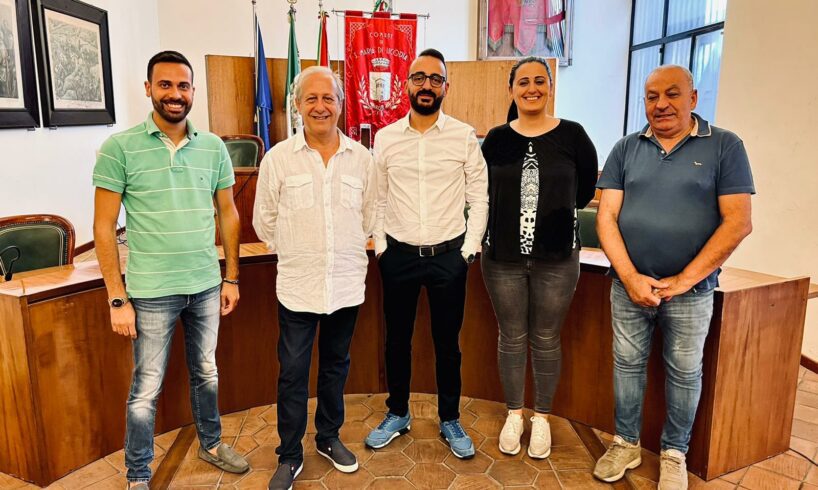 S. M. di Licodia, sindaco e assessori aggiungono un contributo al ‘salvadanaio’ della Misericordia: per l’acquisto di una nuova ambulanza