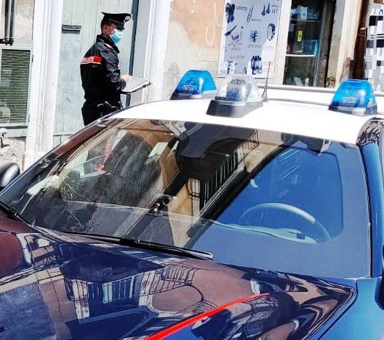 Catania, 28enne di Mascalucia ruba una Smart in via Garibaldi: finisce ai domiciliari con il braccialetto