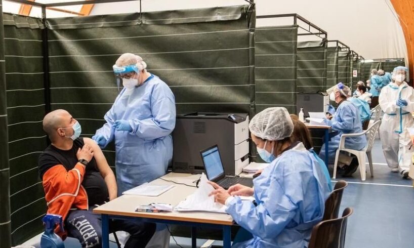 Covid: via libera a terza dose vaccino per 80enni, Rsa e ‘fragili’. Tasso positività scende all’1%
