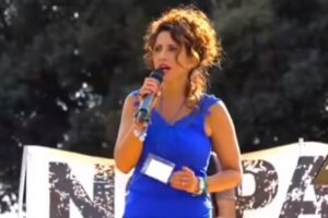 La vicequestore siciliana ‘no pass’: “Temo di rischiare il posto”. La politica le fa la corte