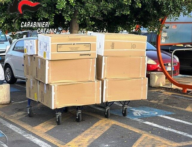 Catania, in due tentano di rubare 13 climatizzatori proposti ad altri a prezzo scontato: un arresto