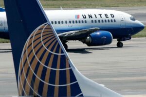 Usa, United Airlines pronta a licenziare 593 dipendenti ‘no vax’: non hanno fornito prova del vaccino