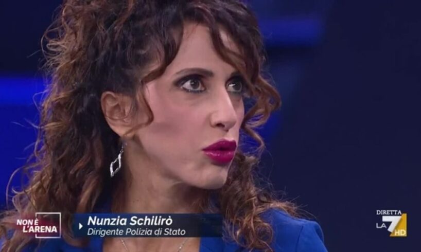 Il vice-questore Schilirò a Non è l’Arena: “Il green pass non è compatibile con la Costituzione”