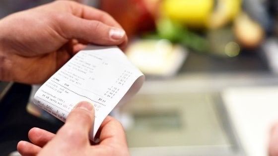 Adrano, lascia lo scontrino del rifornimento nell’auto rubata: ladro sprovveduto si incastra da solo