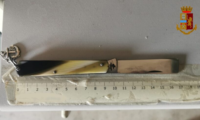 Adrano, coltello a serramanico dentro il marsupio: denunciato pregiudicato 32enne