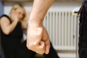 Catania, 44enne arrestato per atti persecutori contro l’ex compagna: “Ti faccio sparire dalla circolazione”