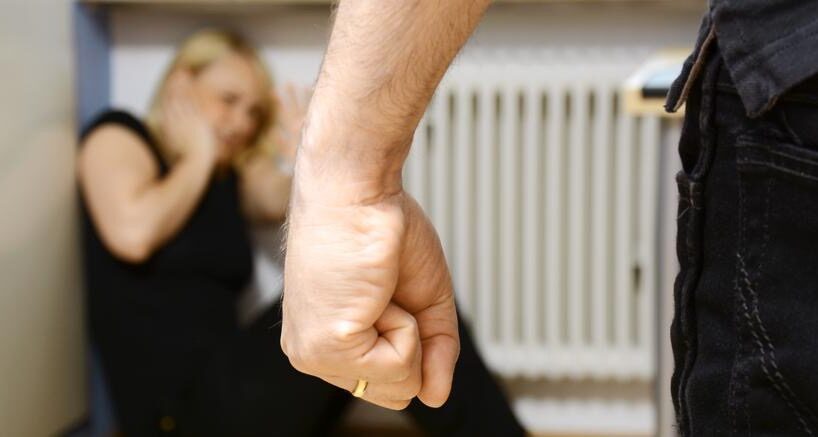 Catania, 44enne arrestato per atti persecutori contro l’ex compagna: “Ti faccio sparire dalla circolazione”