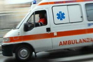 Asti, 13enne muore soffocato nel divano letto chiuso da una molla